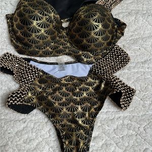Extra large bikini. Never worn out. Beautiful suit.